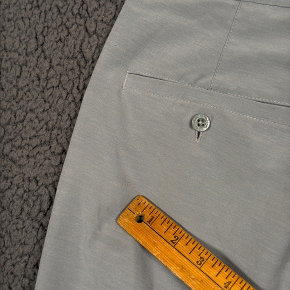 Travis Mathew Shorts Mens 32 Gray Bermuda Golf Performance Stretch Waist Flat 8" - Picture 3 of 11